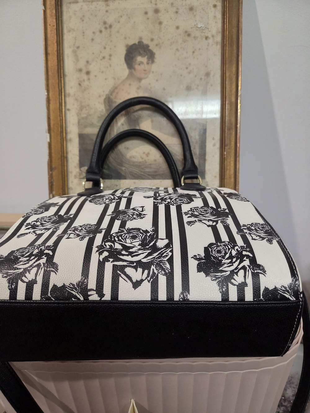 Betsey Johnson NWOT Black White  Deco Floral Satchel With Pink Bow - Picture 5 of 8